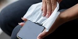 Usuwanie zabrudzeń z ekranu telefonu: Porady na temat usuwania odcisków palców i innych śladów na wyświetlaczu Usuwanie zabrudzeń z ekranu telefonu: Porady na temat usuwania odcisków palców i innych śladów na wyświetlaczu