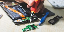 Jak wybrać firmę zajmującą się naprawą telefonów komórkowych, która jest odpowiednia dla Ciebie Jak wybrać firmę zajmującą się naprawą telefonów komórkowych, która jest odpowiednia dla Ciebie
